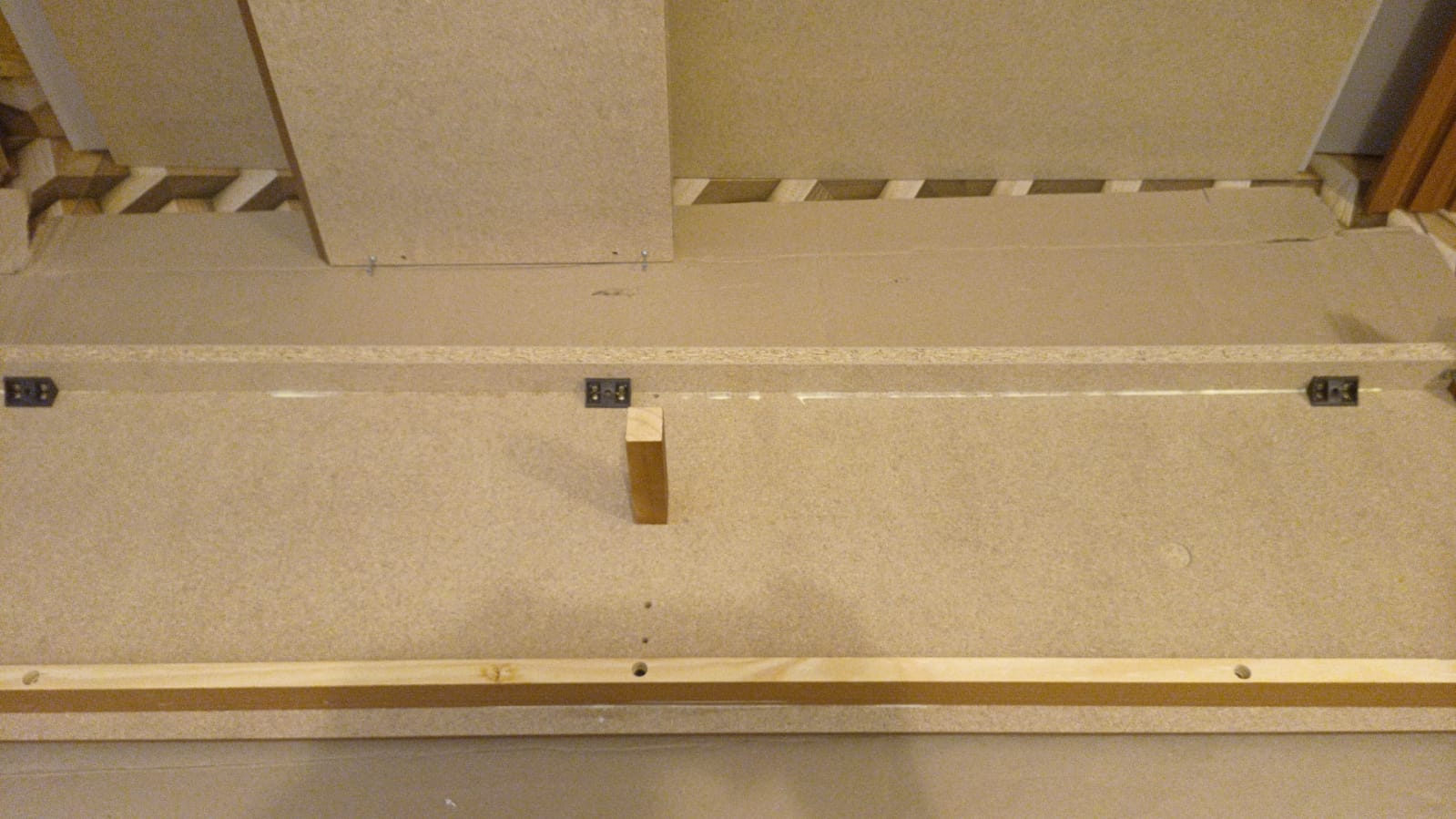 Durante: com reforço de cola no rodapé - Durante com reforço de cola no rodapé