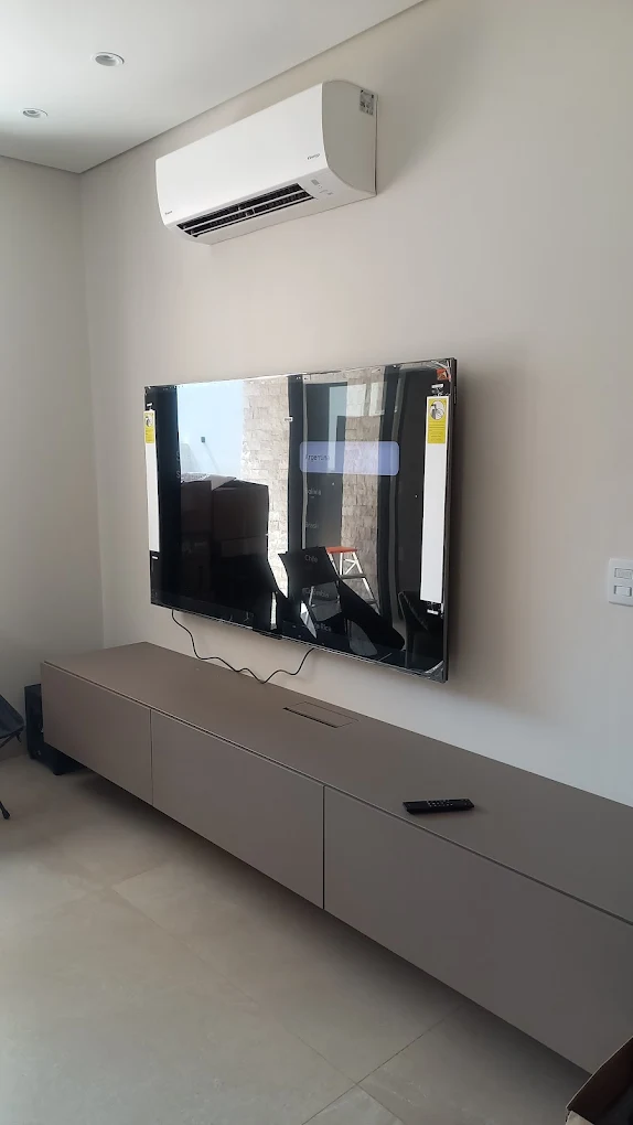 Instalação de TV - Montagem de armários de cozinha com gavetas, portas superiores e inferiores, e instalação de puxadores