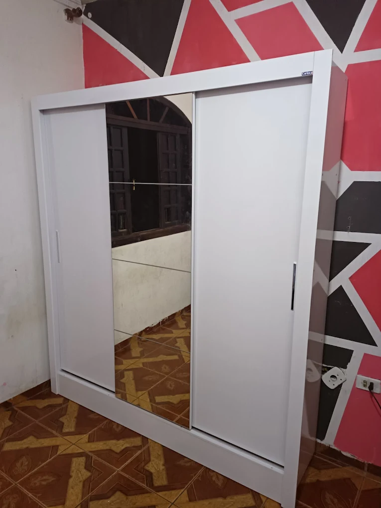 Guarda-Roupa - Montagem de móveis de escritório incluindo mesas, estantes e armários para ambiente profissional