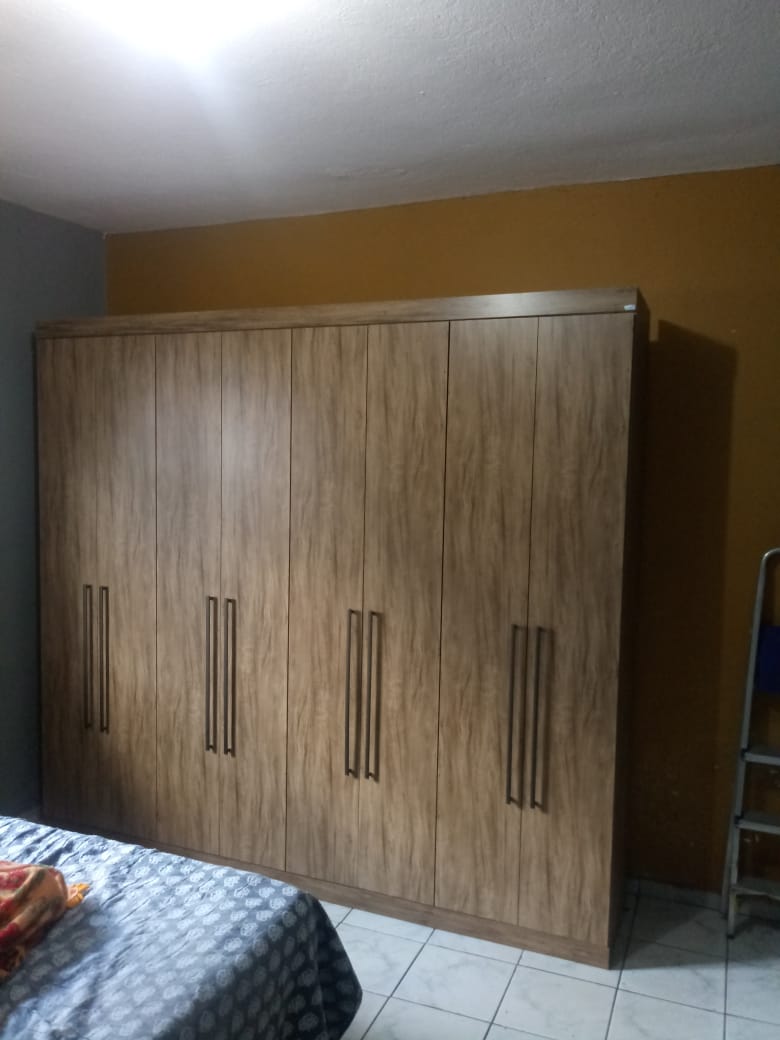 Guarda-Roupa de Casal - Projeto completo de closet com sistema de portas, prateleiras e organização personalizada